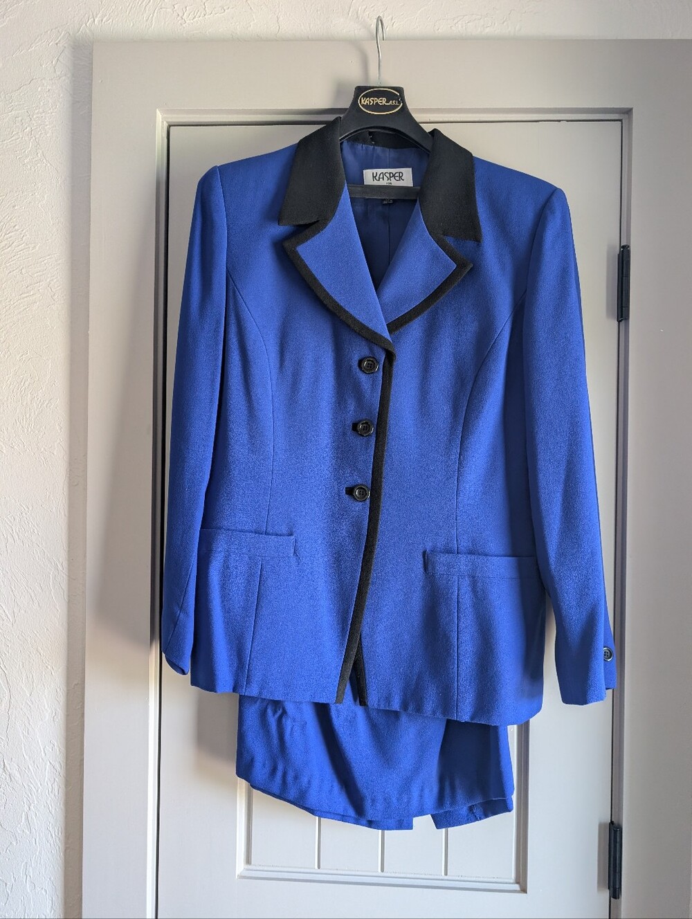Kasper Dress Suit